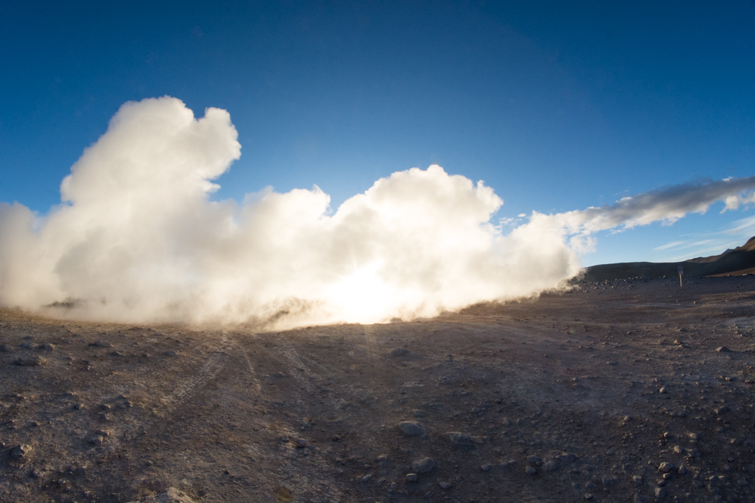 Uyuni - Levé de soleil sur les geysers à 5000m d'altitude